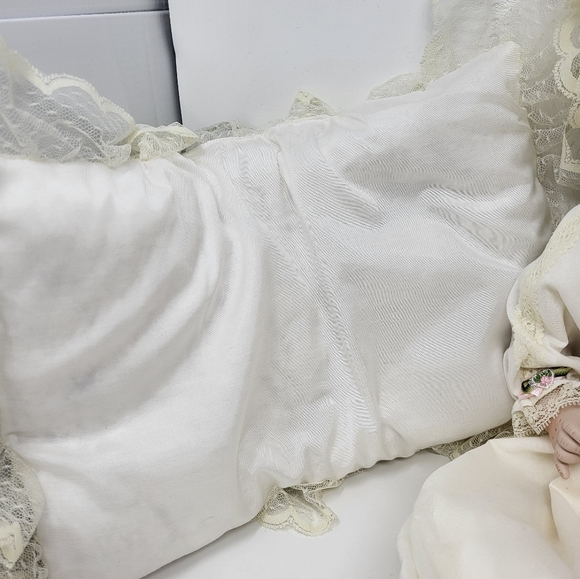 Studio Editions by Dynasty Tricia Porcelain Doll Limited Edition New With COA - Picture 13 of 15